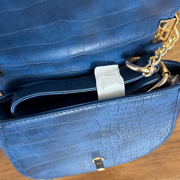 BEBE Michelle Mini Saddle Bag Crossbody Chain Strap Shoulder Purse Blue * NEW * - Picture 4 of 8